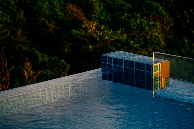 Cleaning Pool Tile with Baking Soda