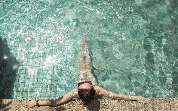 what is a good temperature for a pool